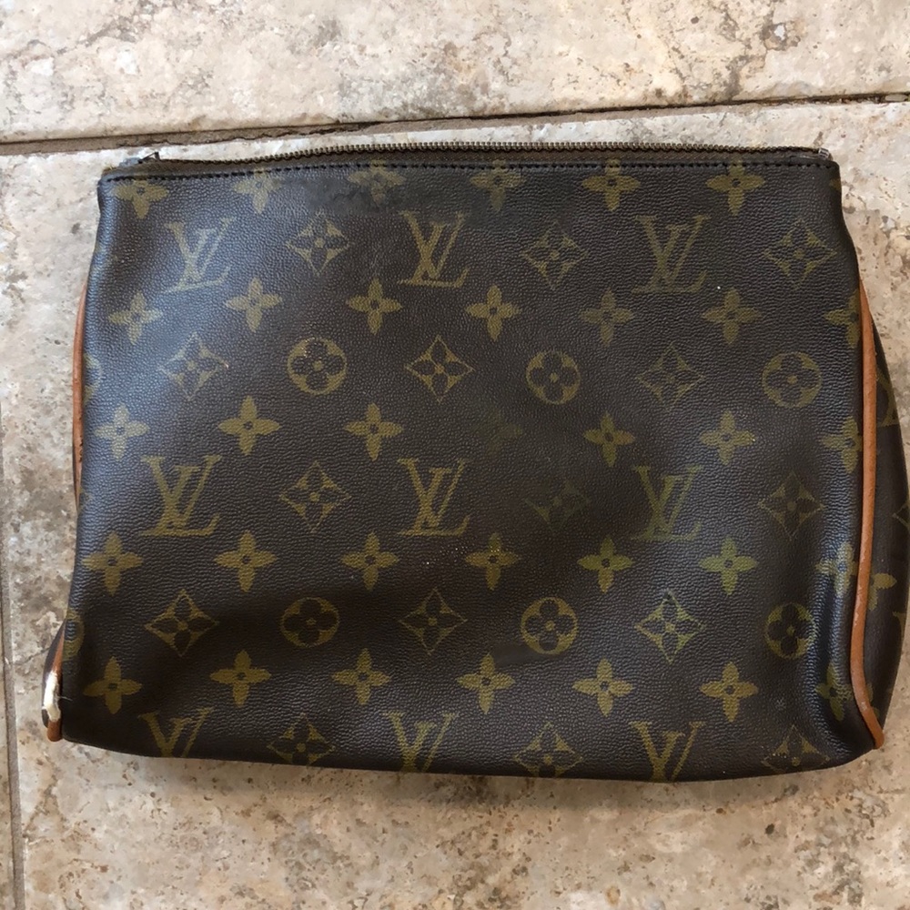 Cosmetic bag